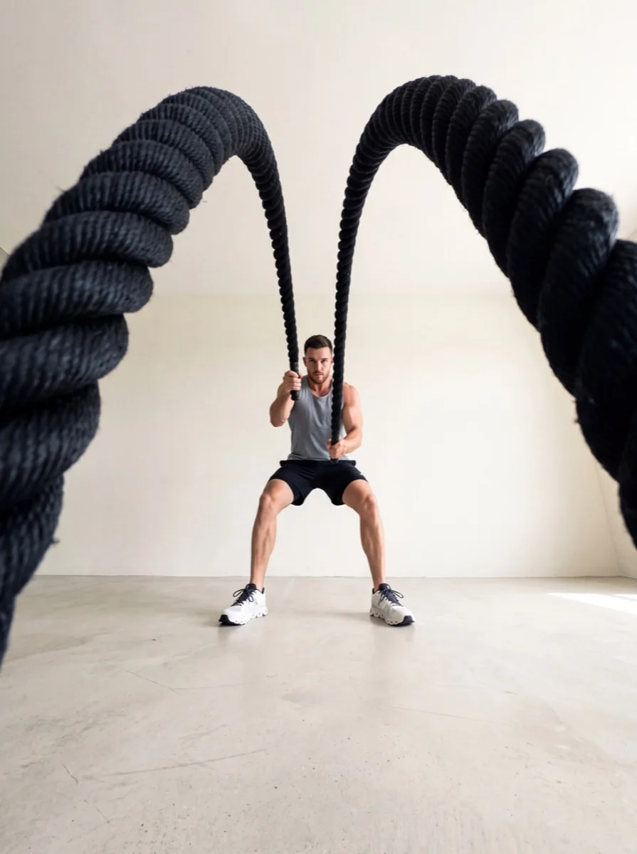 A body training with ropes